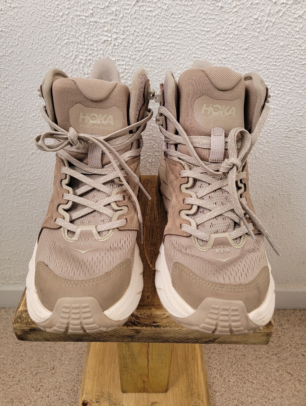 Hoka Anacapa Breeze Mid Womens 7.5B Hiking Boots/Shoes Vibram Soles Dune/Eggnog